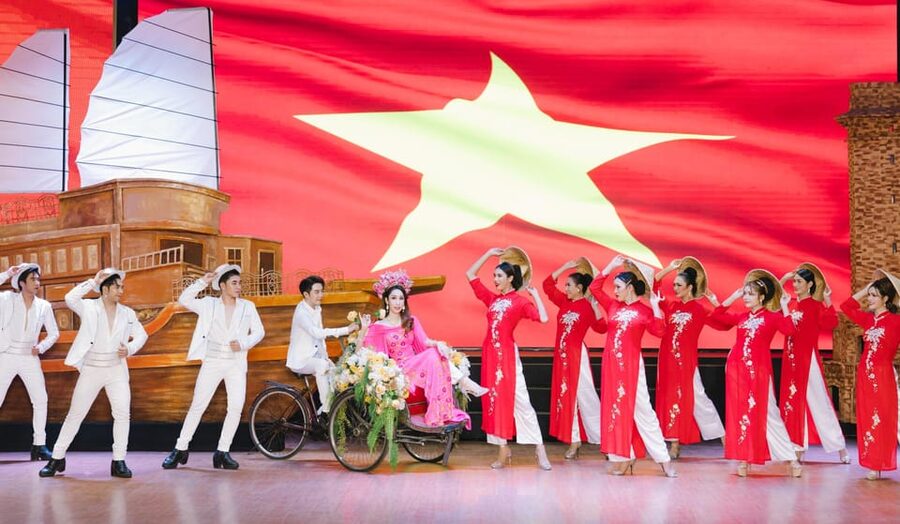 Bangkok: Golden Dome Cabaret Show Entry Ticket - Costumes, Music, and Thai Cabaret Craft That Feels Big-Stage