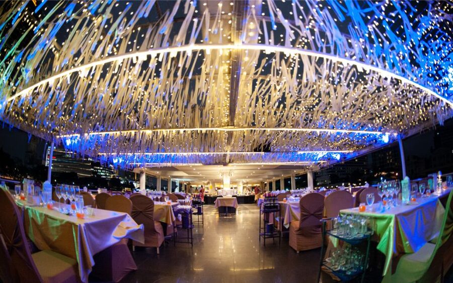 Bangkok: Grand Chao Phraya Dinner Cruise with Live Show - Entering the night at Asiatique, warehouse no.7