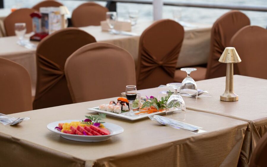 Bangkok: Grand Chao Phraya Dinner Cruise with Live Show - The candlelight buffet: Thai and international dishes that actually cover your bases