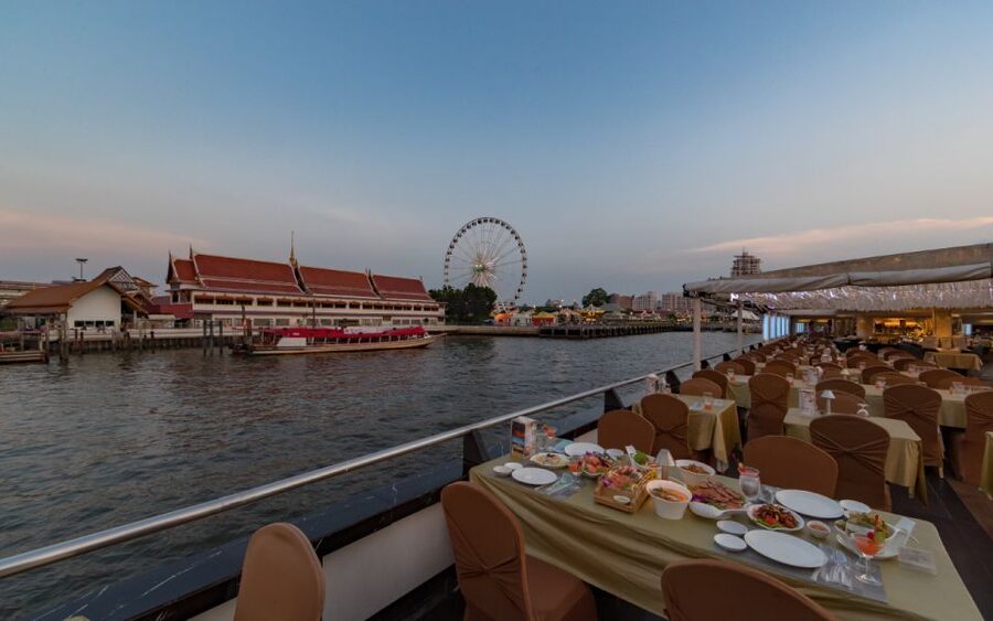 Bangkok: Grand Chao Phraya Dinner Cruise with Live Show - What the timing and river route mean for your photos