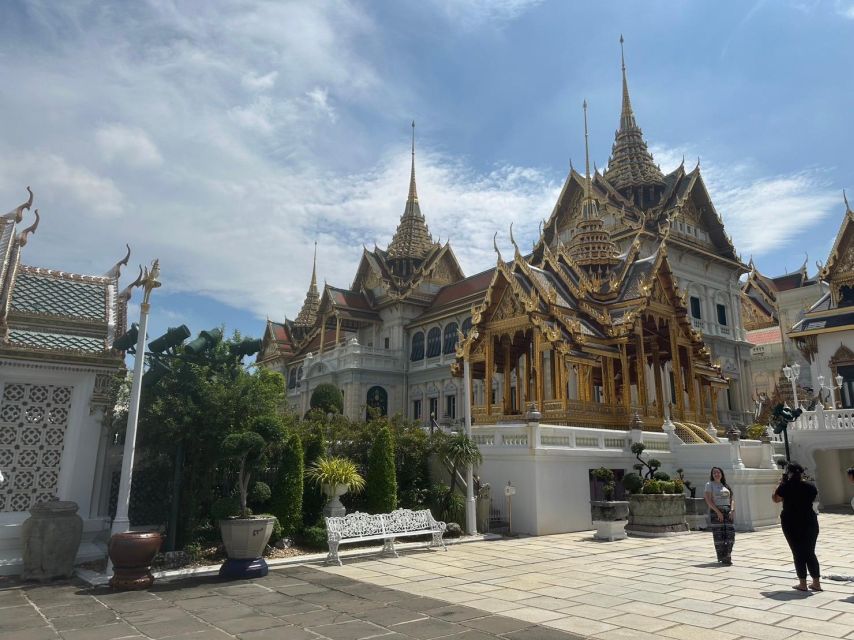 Bangkok: Grand palace and Iconic temple Half-Day Private - Wat Pho and the Reclining Buddha viewpoint cues