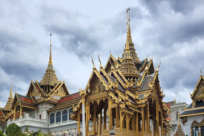 Bangkok Grand Palace and Temples Private Tour - Wat Arun at the river: porcelain spires with the best angle