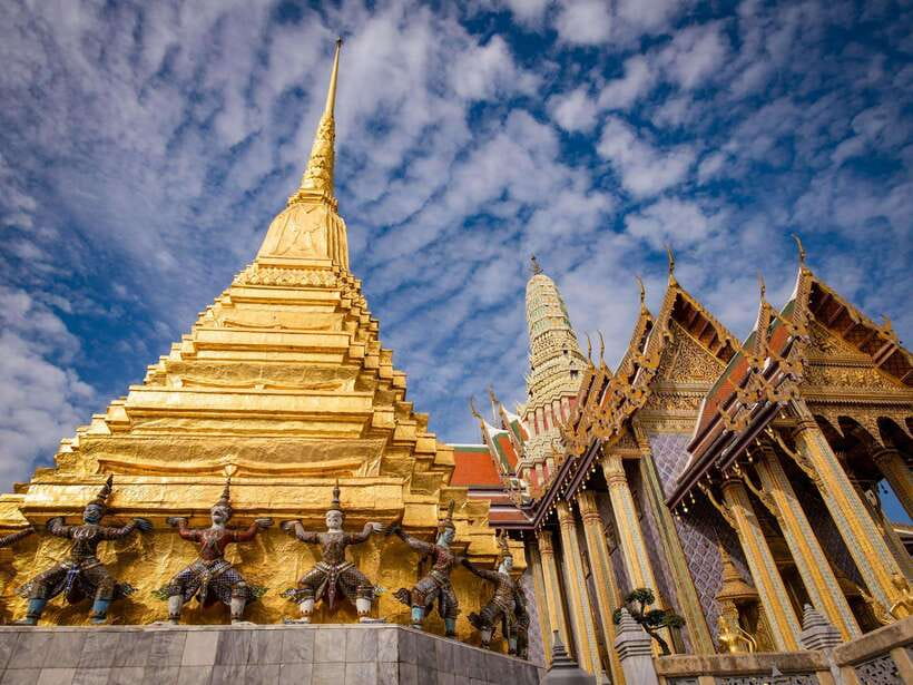 Bangkok: Grand Palace and Wat Phra Kaew Guided Walking Tour - Wat Phra Kaew: seeing the Emerald Buddha with the right context