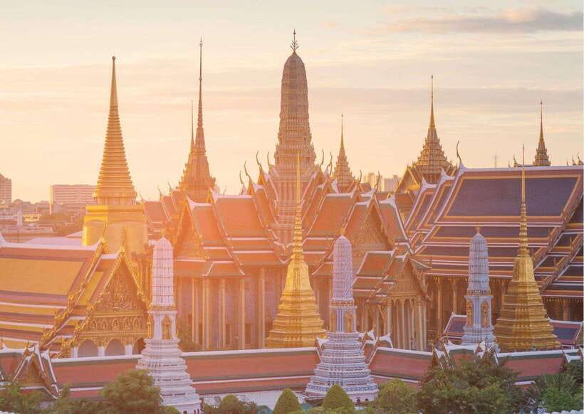 Bangkok: Grand Palace & Emerald Buddha Entry with Audioguide - The audioguide on a mobile app: useful, but not guaranteed for everyone