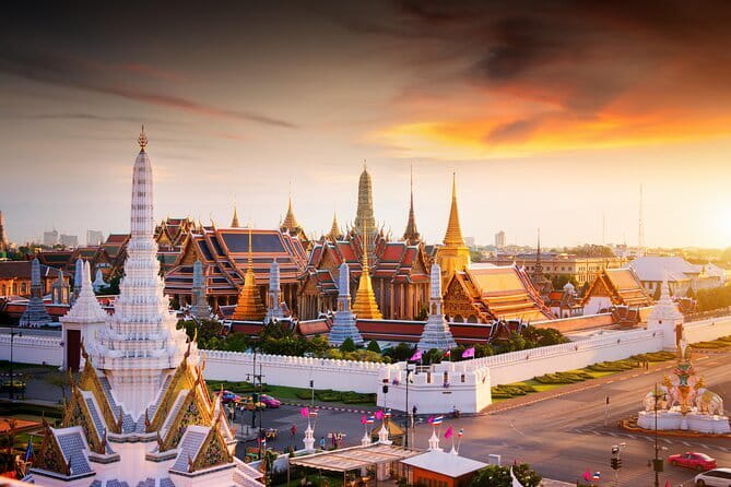 Bangkok: Grand Palace, Wat Pho and Chinatown Walking Tour - Chinatown: what you get in one guided hour