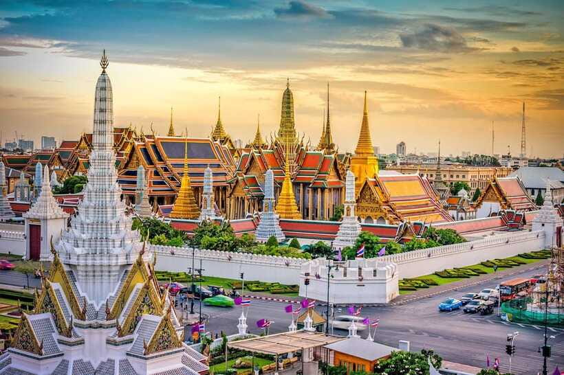 Bangkok: Grand Palace, Wat Pho, and Wat Arun Guided Tour - Should you book the Grand Palace, Wat Pho, and Wat Arun guided tour?