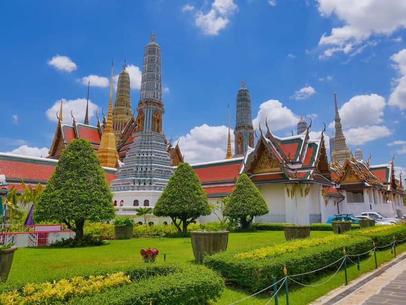 Bangkok: Grand Palace, Wat Pho, Wat Arun Sacred & Local Tour - Grand Palace and Wat Phra Kaew: Emerald Buddha grounds with clear rules and good viewing