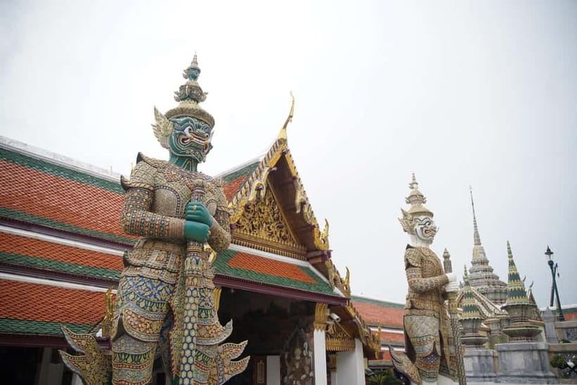 Bangkok: Grand Palace, Wat Pho, Wat Arun Sacred & Local Tour - Wat Pho and the Reclining Buddha: major landmark, quieter courtyard energy