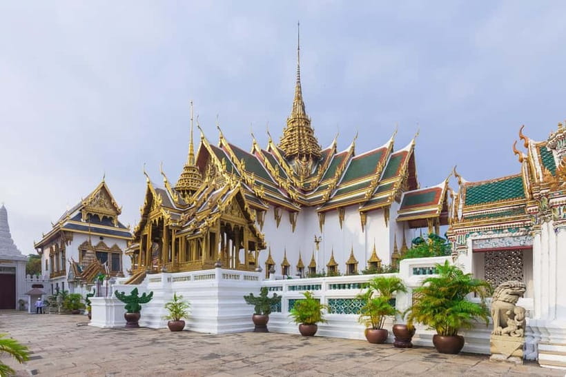 Bangkok: Grand Palace, Wat Pho, Wat Arun Sacred & Local Tour - Walking, heat, and the clothing/shoes rules that matter