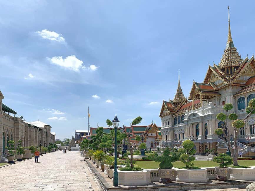 Bangkok: Grand Palace, Wat Pho & Wat Arun Tour in Italian - First steps: meeting point at BTS Saphan Taksin and the “river jump” plan