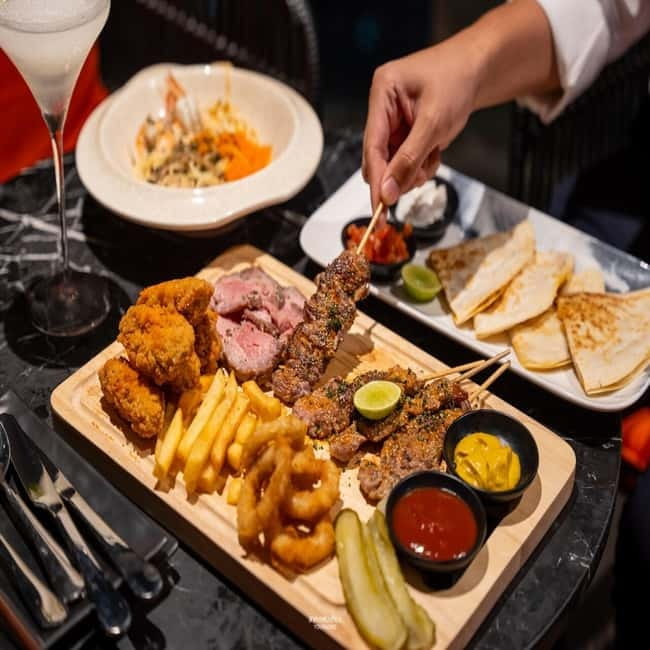 Bangkok: Gravity 87 Rooftop Lounge At Ramada Bangkok - Food and drinks: bar bites, platters, cocktails, and beers
