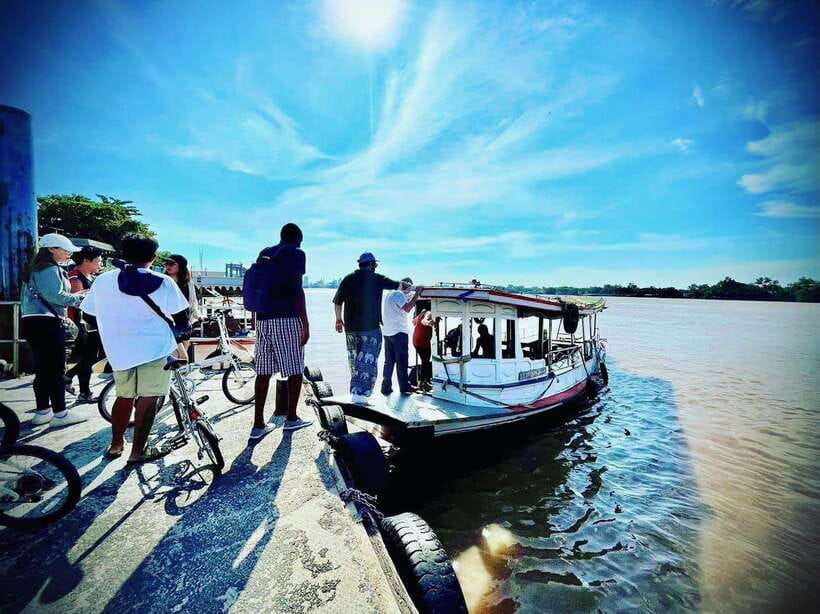 Bangkok green oasis guided bike tour with boat ride - Cycling the Phra Pradaeng green park without rushing