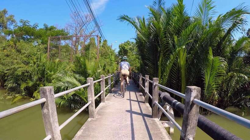 Bangkok green oasis guided bike tour with boat ride - The guide and pacing: why small group size helps