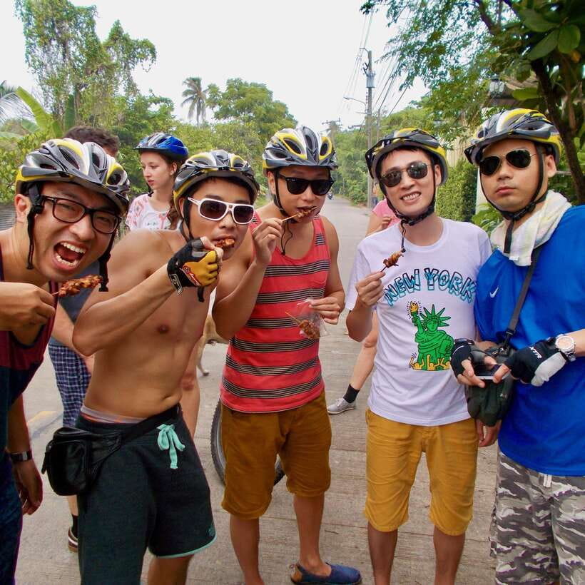 Bangkok green oasis guided bike tour with boat ride - Meeting at Wat Khlong Toei Nok Pier, then straight onto the water