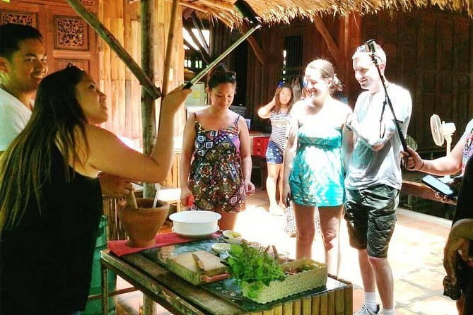 Bangkok Green Oasis Nature Bike Tour - Stop 5: Lunch choice, restaurant on weekdays or floating market on weekends