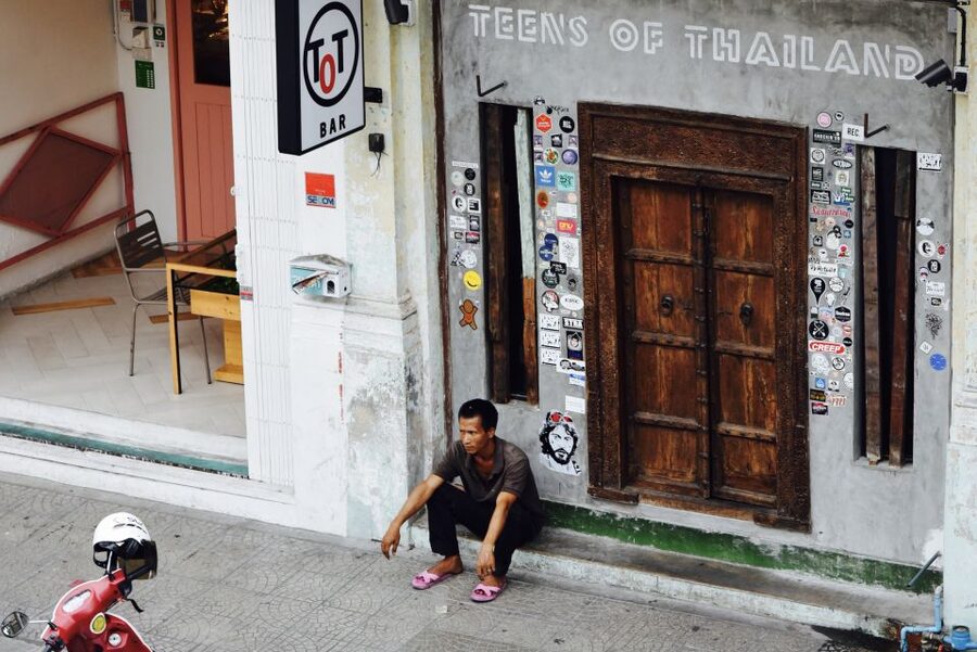 Bangkok: Guided Bar Hopping Night Tour with Private Option - Meeting point at MRT Hua Lamphong, plus pickup options