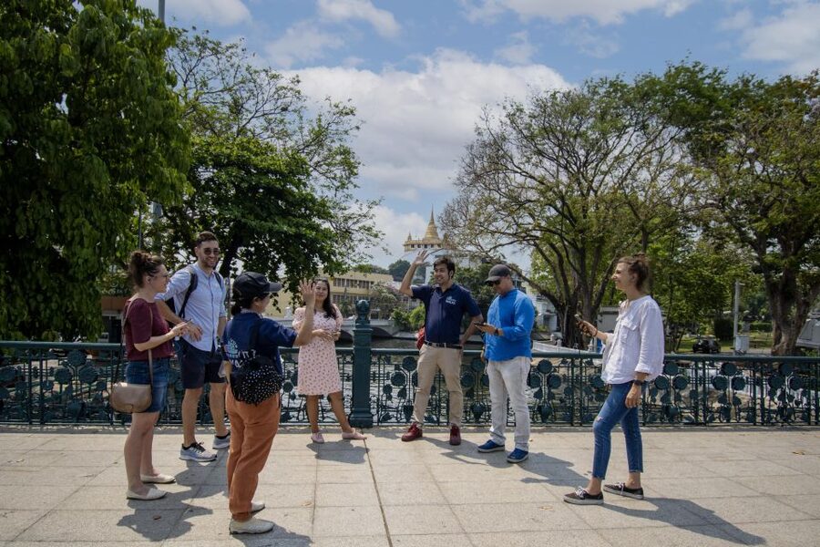Bangkok: Historic Siam and Cultural Gems Walking Tour - The afternoon-style temple route you can’t ignore: Pathum Wan, Wat Hong Rattanaram, Wat Saket