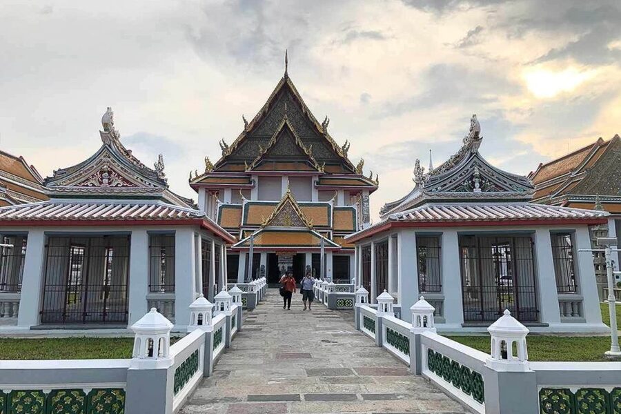 Bangkok: Historical Temples Tour & Hidden Bar at Sunset - Kalaya Temple (Wat Kalayanamitr Varamahavihara): Buddhism you can see in detail