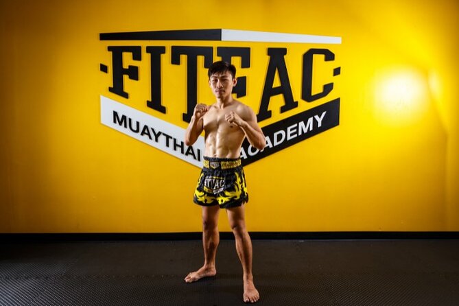Bangkok:Learn 1-1 Muay Thai + Free Muaythai Shorts & Hotel Pickup - Entering the FITFAC gym: air-conditioning, lockers, and practical comfort