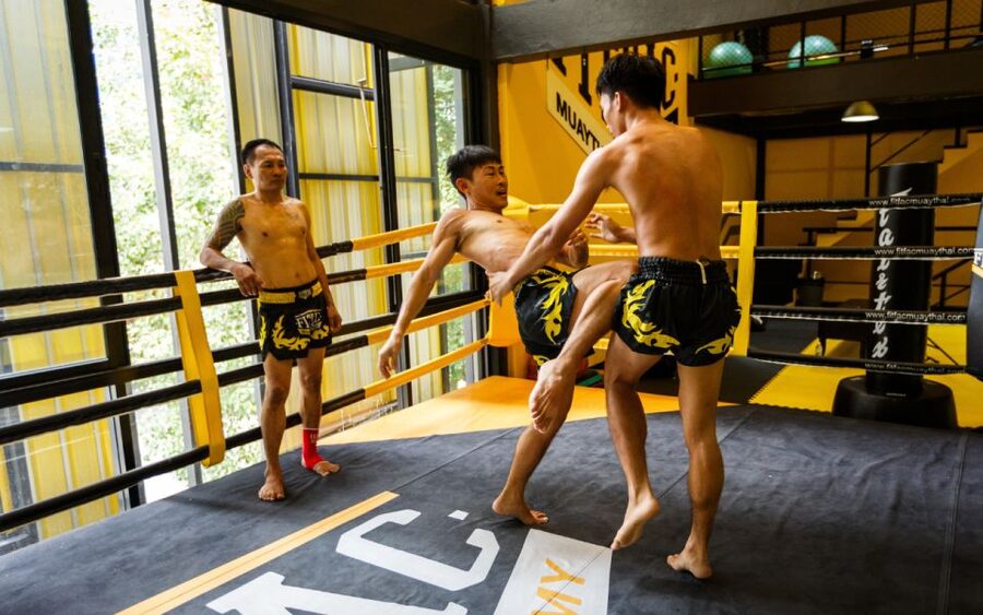 Bangkok: Learn 1-1 Muay Thai + Free Muaythai Shorts & Pickup - Air-conditioned comfort in Bangkok, plus the barefoot reality