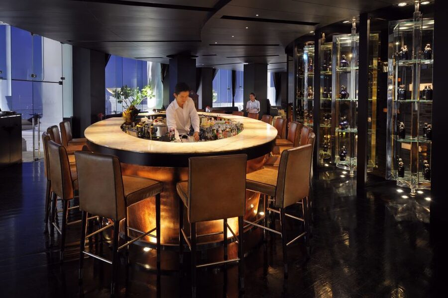 Bangkok: Lebua Rooftop Bar Reservation & Round-Trip Transfer - Getting there and back: driver pickup, timing, and how long you’ll wait