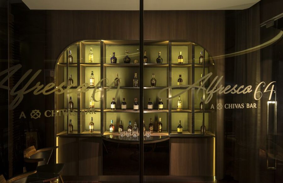 Bangkok: Lebua Rooftop Bar Reservation & Round-Trip Transfer - What happens once you reach the rooftop bar