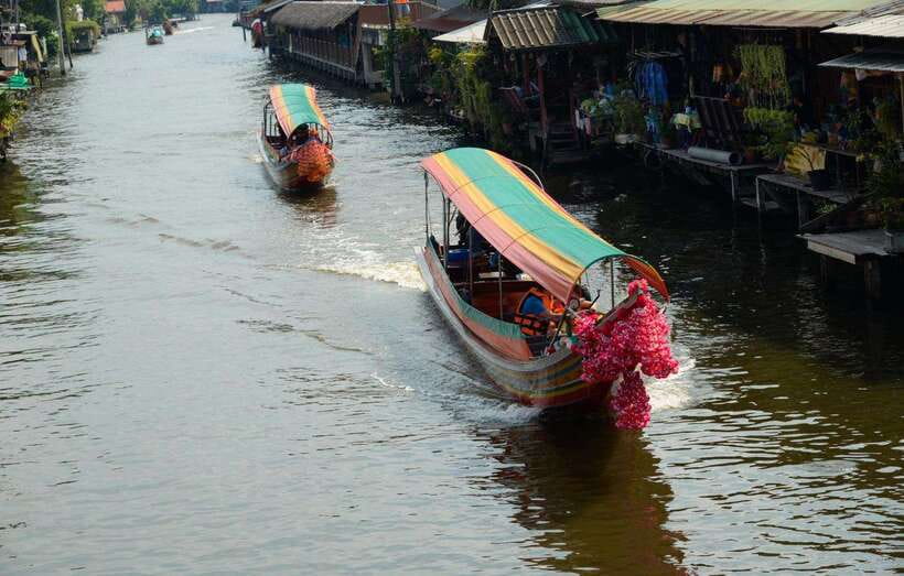 Bangkok: Longtail Boat Canal Cruise - The pass-by moment at Wat Arun and the route by canal