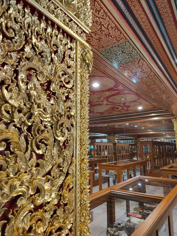Bangkok: Longtail Boat Canal Tour to Wat Arun - Responsible tourism details that are easy to miss
