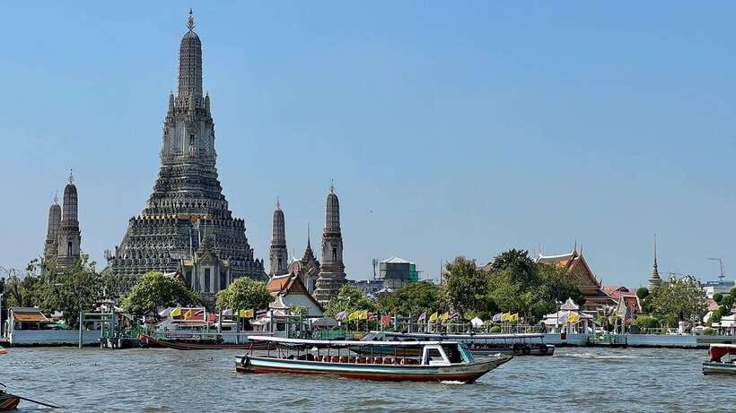 Bangkok: Longtail Boat Canal Tour to Wat Arun - The klongs by longtail boat: Bangkok from the waterline