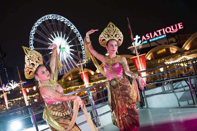 Bangkok: Luxury White Dinner Cruise Free Flow Beer and Wine - Key things to know (before you pick a time)