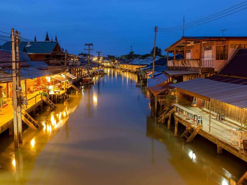 Bangkok: Maeklong Railway & Amphawa Floating Market Day Trip - Who This Day Trip Is Best For (and Who Should Skip It)