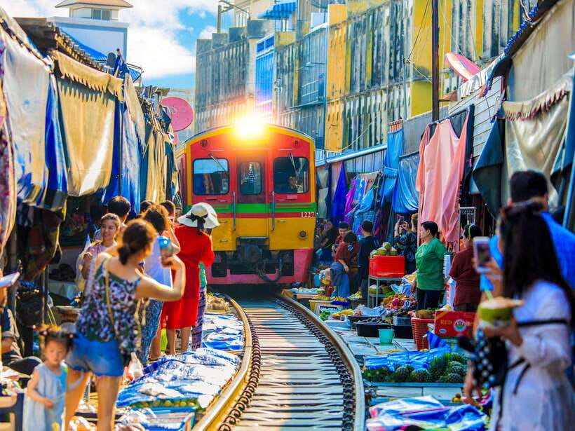 Bangkok: Maeklong Railway & Amphawa Floating Market Day Trip - Wat Bang Kung: Banyan Roots, Shrines, and a Serious Sense of Place
