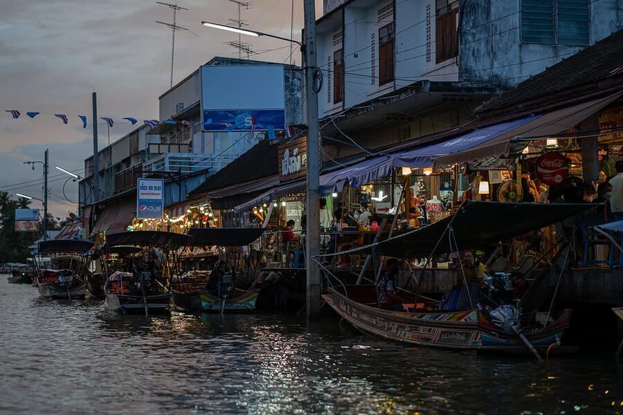 Bangkok: Maeklong Railway Market and Amphawa Floating Market - Fireflies on the canals: the bonus if your schedule stretches