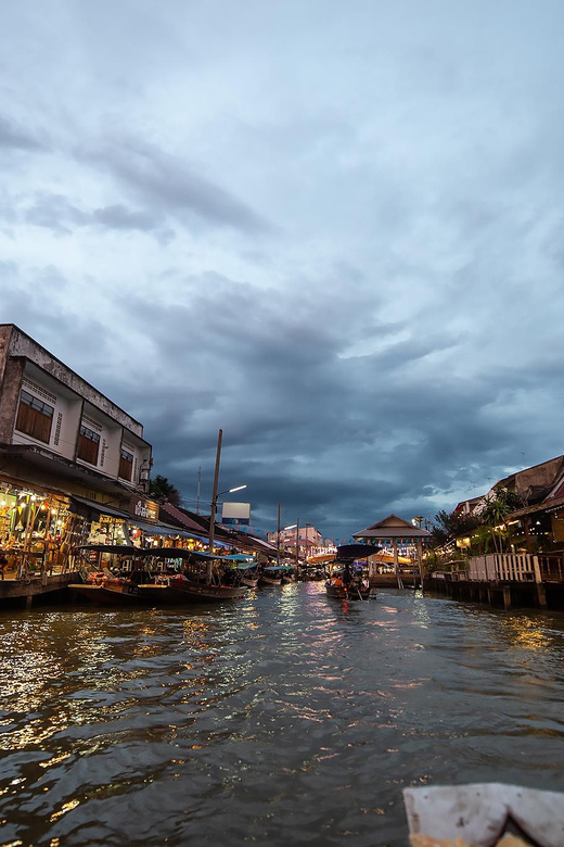 Bangkok: Maeklong Railway Market and Amphawa Floating Market - What group size feels like, and why it can matter
