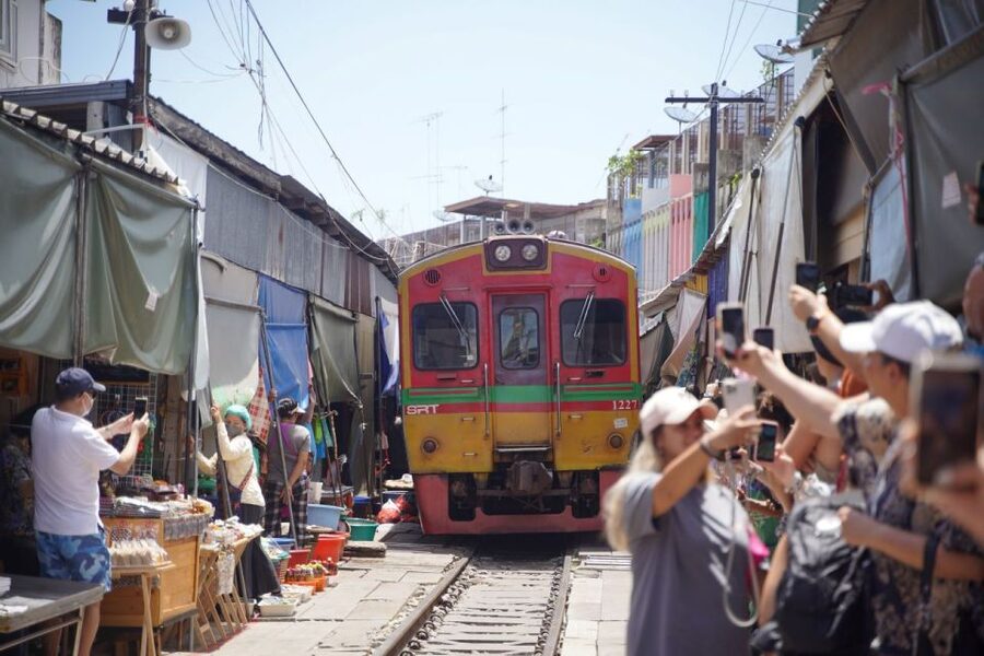 Bangkok: Maeklong Railway Market & Floating Market Tour - Paddle boat time, and how to get better photos without stress