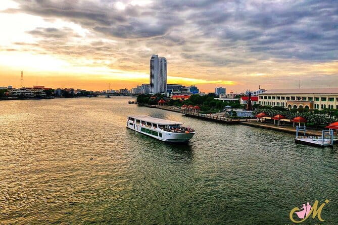 Bangkok Manohra Cruise Sunset Dining on Chao Phraya River - Wat Pho and the Grand Palace area: royal-era icons at river speed