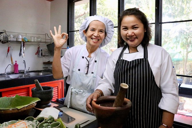 Bangkok Market Tour & Thai Cooking Class with Boat Ride with Aoy - Lunch, herbs, and river views that make it feel like a day out