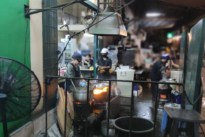 Bangkok: Michelin Guide Street Food Tour by Tuk Tuk - Stop 1: Lim Lao Ngow fishball egg noodles that start strong