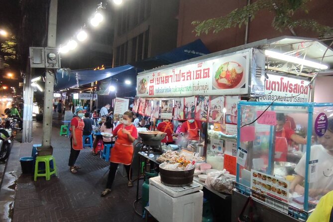 Bangkok: Michelin Guide Street Food Tour by Tuk Tuk - Stop 2 on Yaowarat Road: Pa Tong Go Savoey doughnuts