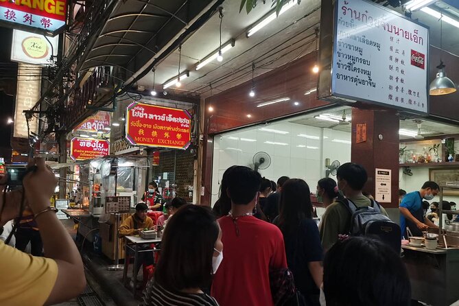 Bangkok: Michelin Guide Street Food Tour by Tuk Tuk - Stop 4: crab fried rice with lime, chilies, and fish sauce