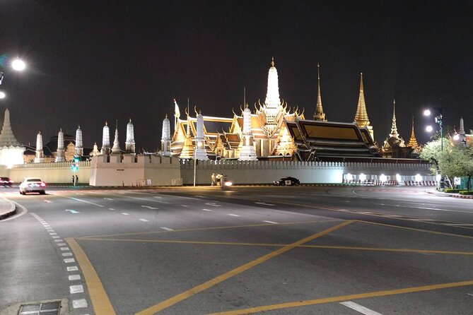 Bangkok: Michelin Guide Street Food Tour by Tuk Tuk - Optional Michelin moments, including Jay Fai and Teens of Thailand