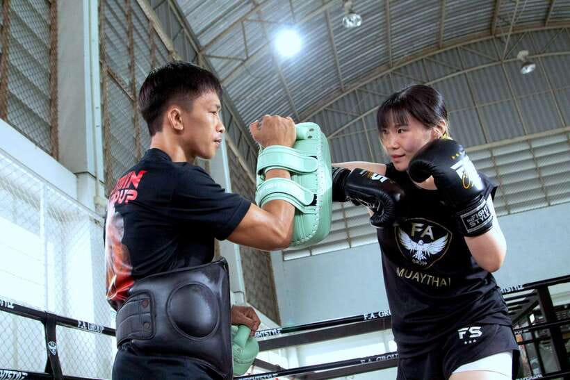 Bangkok: Muay Thai Boxing Introduction Class for Beginners - FA Group Fitness and the Mo Chit to Phahon Yothin Access Plan