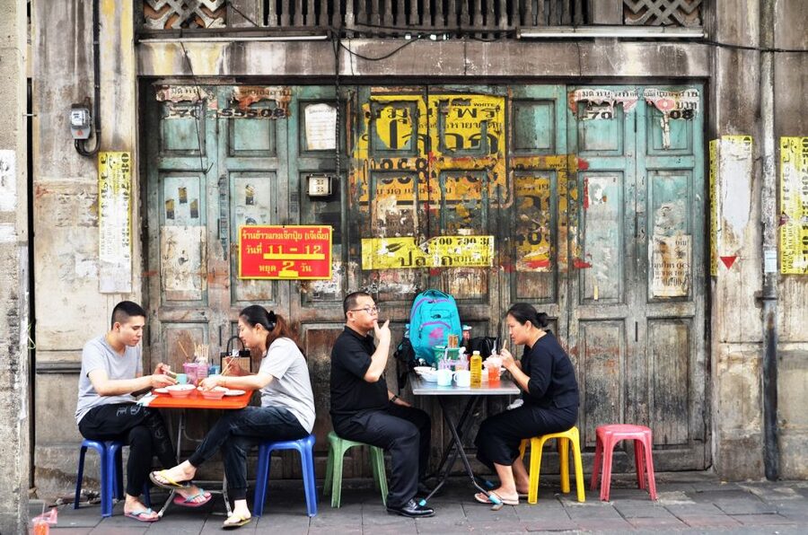 Bangkok: Must things to see in China town, Small group - Getting Oriented Fast: MRT Hualampong, Tang Hua Pug Building, and First Footsteps