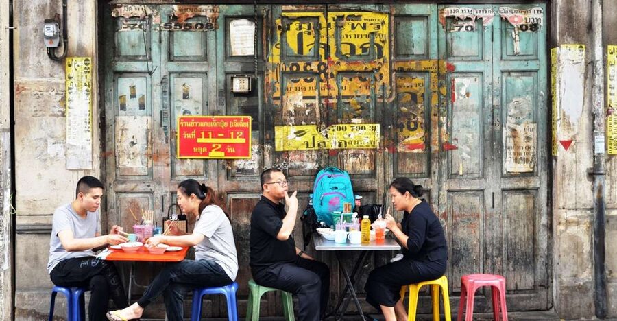 Bangkok: Must things to see in China town, Small group - Temple Stops You’ll Need to Respect: Stairs, Modest Dress, and a Quiet Moment
