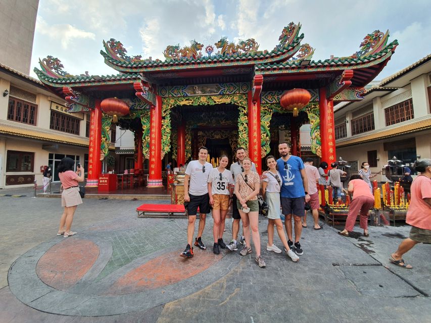 Bangkok: Must things to see in China town, Small group - The Heart of Chinatown: Colorful Lanes, Street Art, and That Thai Chinese Perspective