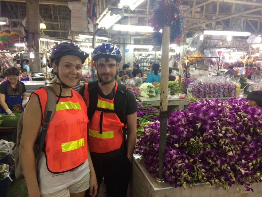 Bangkok: Night Bike Ride and Dinner at a Local Restaurant - Where the tour starts on the Thonburi side, and how to get there