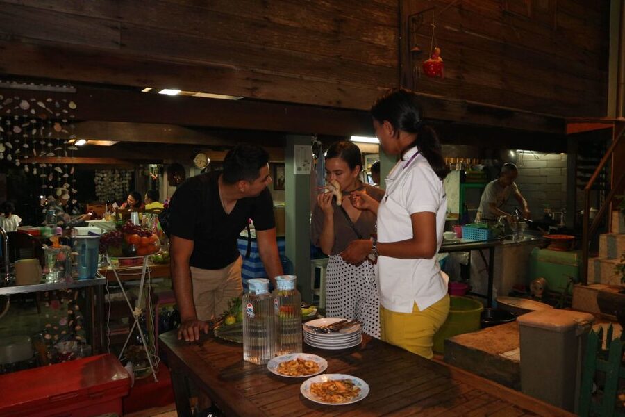 Bangkok: Night Bike Ride and Dinner at a Local Restaurant - Getting your bike and safety gear before you roll