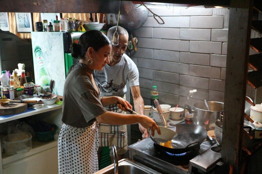 Bangkok: Night Bike Ride and Dinner at a Local Restaurant - Dinner at a family-run restaurant that feels like a local pause