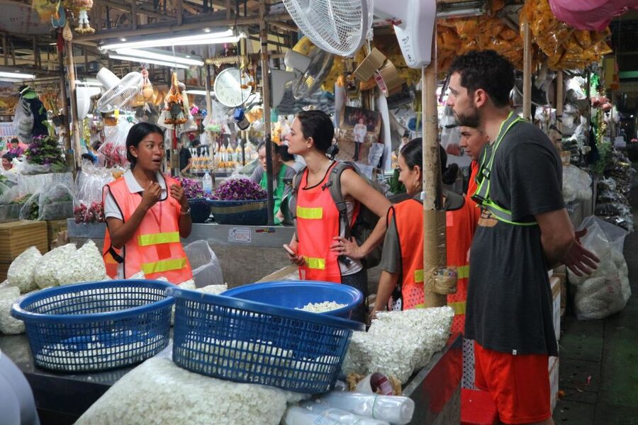Bangkok: Night Bike Ride and Dinner at a Local Restaurant - Chao Phraya ferry ride, crossing the city by water