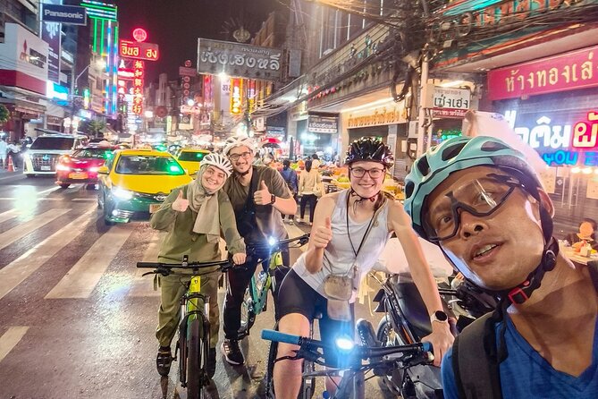 Bangkok Night Bike Tour -Hotel-pickup & Dinner - Pak Khlong Flower Talat at its busiest